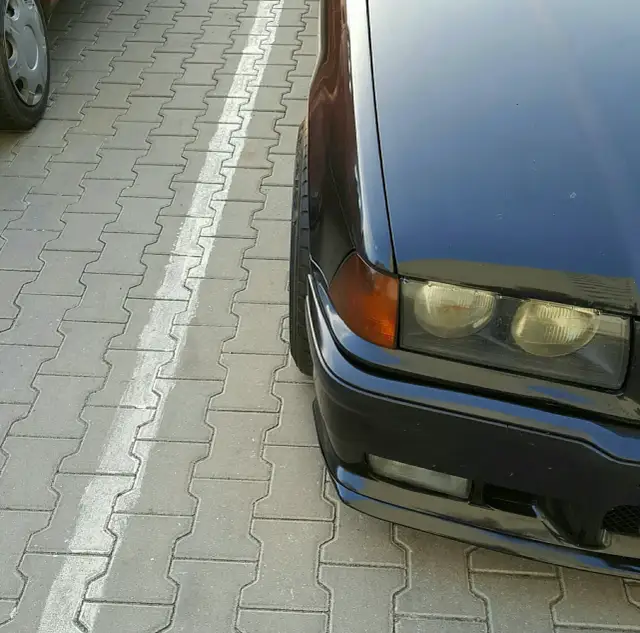 Ile może wystawać koło w samochodzie osobowym? Uniknij mandatów!