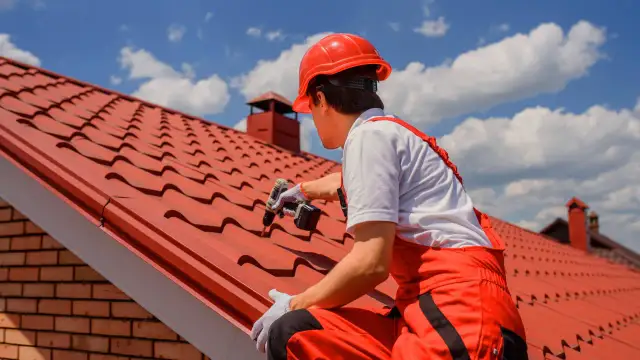 Wymiana dachu kosztorys – ile naprawdę zapłacisz za nowy dach?