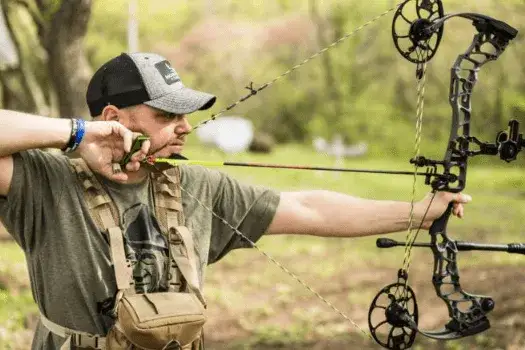 Czy można strzelać z łuku w lesie? Sprawdź przepisy i zasady