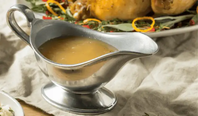 Jak zrobić sos z pieczeni? Krok po kroku do idealnego smaku