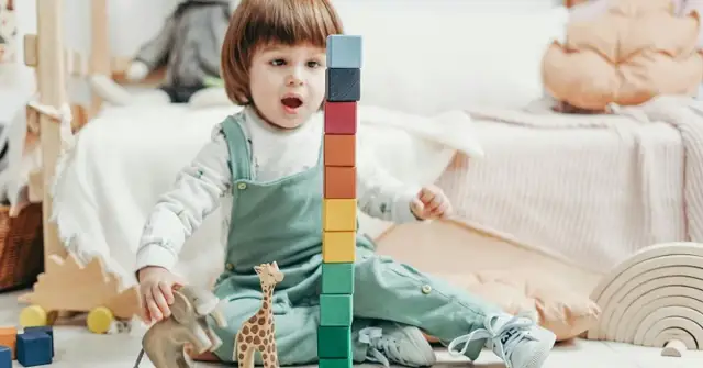 Maty edukacyjne dla dzieci od kiedy? Odkryj kluczowe etapy rozwoju