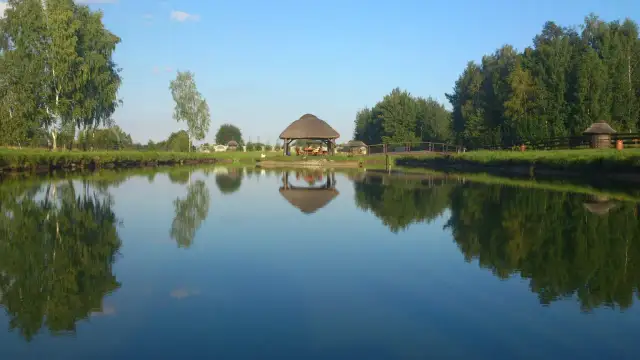 Łowisko pod dębową beczką - idealne miejsce na wędkowanie i relaks