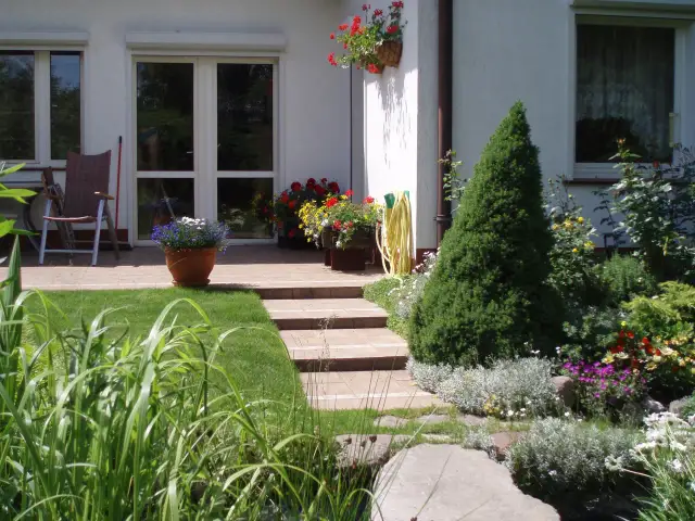 Z czego schody w ogrodzie? Poznaj najlepsze materiały i porady