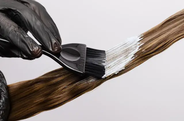 Kiedy farbowanie włosów po operacji głowy? Sprawdź, by nie zaszkodzić zdrowiu