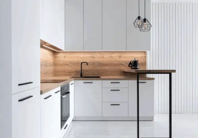 Jak uszczelnić blat kuchenny przy ścianie, aby uniknąć wilgoci i pleśni