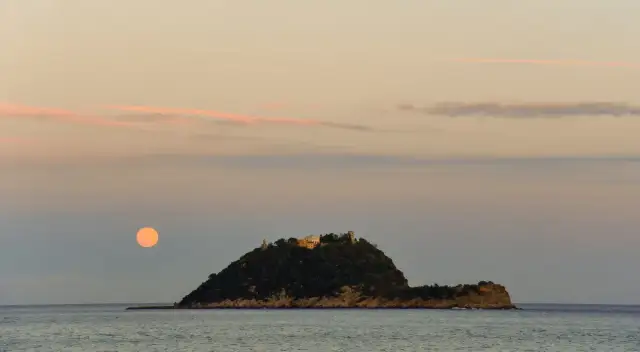 Co to jest wyspa? Odkryj jej fascynujące cechy i rodzaje