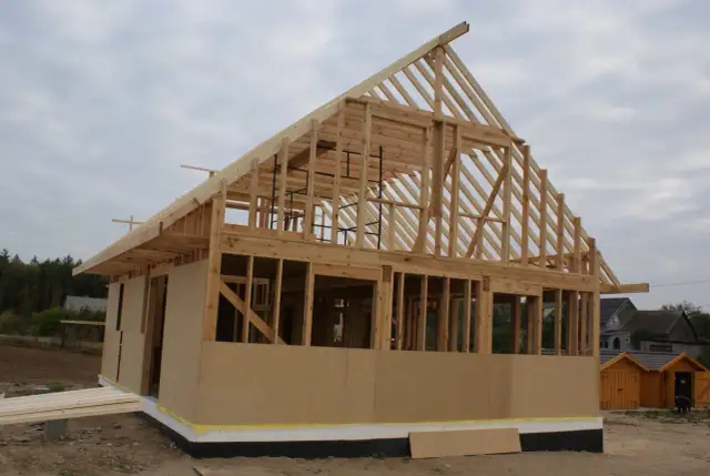 Budowa domu drewnianego 2026: Koszty, technologie, porady eksperta