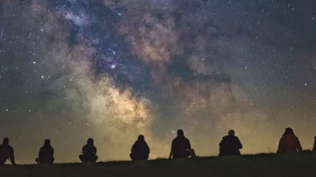 Jak zrobić zdjęcie nieba nocą telefonem i uzyskać niesamowite efekty