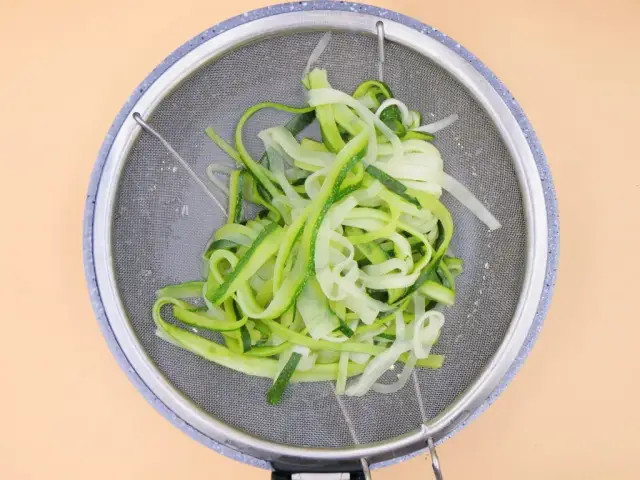 Jak zrobić makaron z cukinii – prosty przepis na zdrową alternatywę