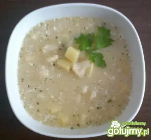 Śmietana do zupy kalafiorowej: Jaką wybrać, by się nie zważyła?