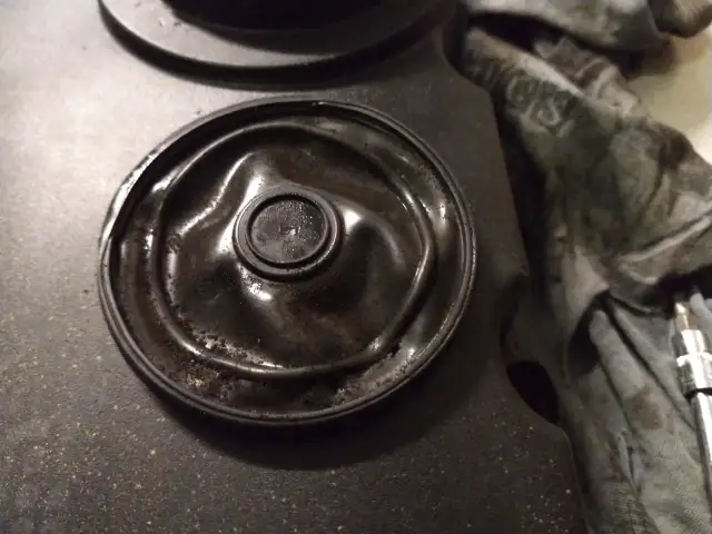 Uszkodzona membrana odmy: objawy, diagnoza i koszty naprawy