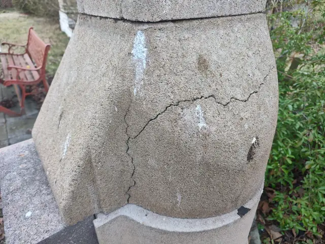 Grill betonowy pękł? Sprawdź, czym skleić i jak naprawić trwale