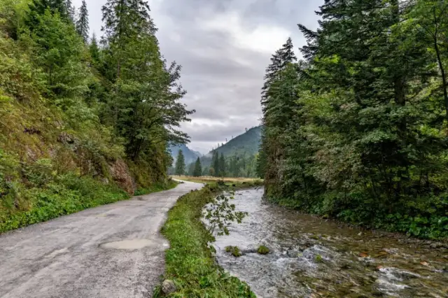 Gdzie dokładnie znajduje się wejście do Doliny Kościeliskiej - najważniejsze info