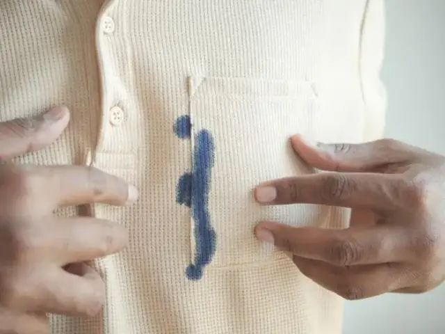 Jak zmyć długopis z bluzy? Skuteczne metody na trudne plamy