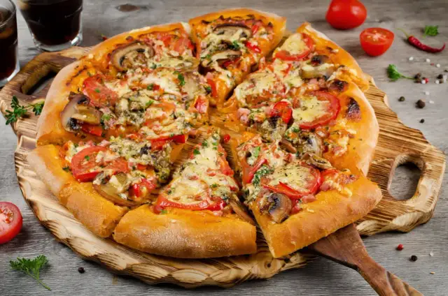 Ile kalorii ma pizza? Odkryj zaskakujące wartości kaloryczne