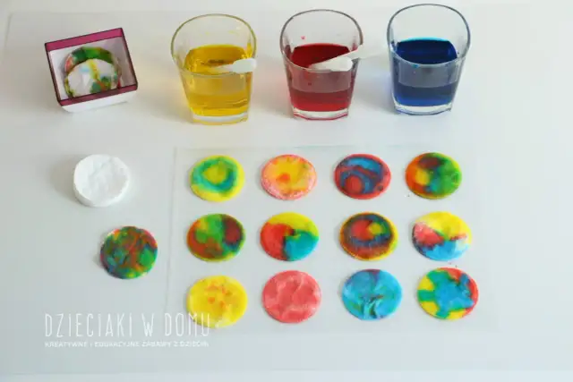 Eksperymenty z kolorami dla dzieci: rozwijaj i baw się!