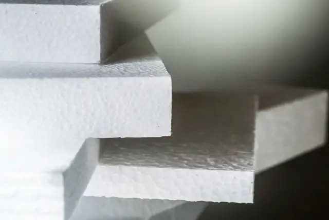 Jaka grubość styropianu na fundament? Kluczowe informacje dla budowy