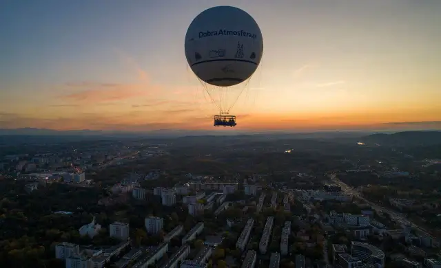 Ile kosztuje lot balonem w Krakowie? Sprawdź ceny i opcje!