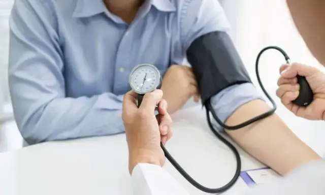 Wysoki puls: Przyczyny, objawy i kiedy szukać pomocy medycznej