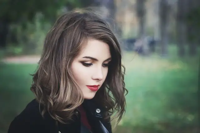 Frisuren für dünnes Haar mittellang: Volumen-Tricks vom Profi