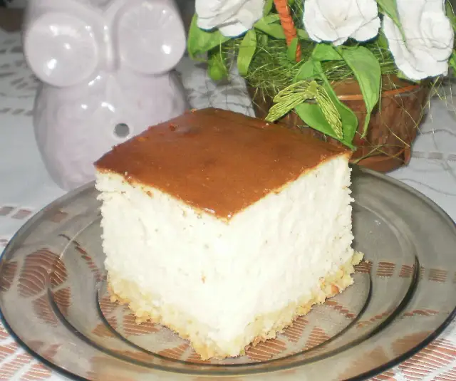 Sernik z wiaderka: idealny czas i temp. by nie opadł i nie pękł