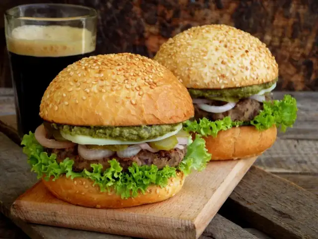 Jak zrobić domowe burgery, które zachwycą smakiem i prostotą