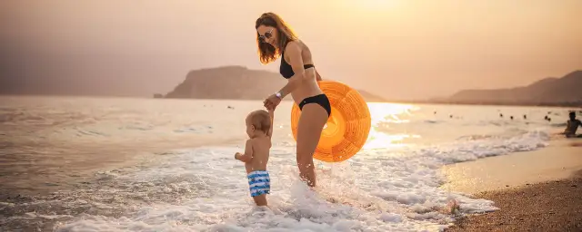 Co zabrać nad morze z rocznym dzieckiem, by uniknąć kłopotów?