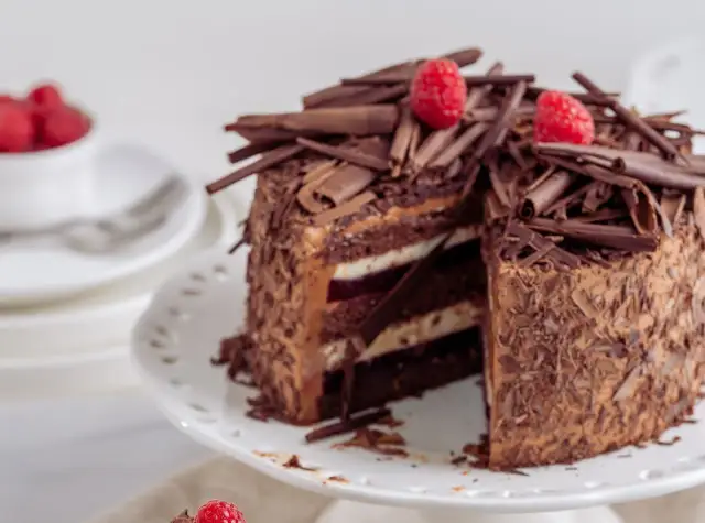 Jak przewieźć tort bezpiecznie? Sprawdzone metody na sukces!