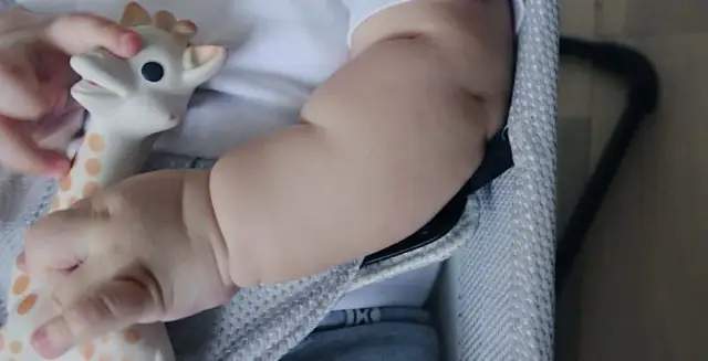 Leżaczek, bujaczek czy mata edukacyjna – co wybrać dla dziecka?