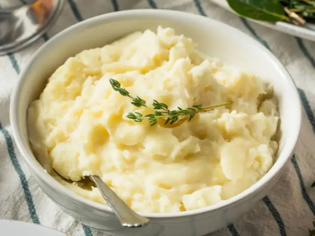 Idealne puree ziemniaczane bez mleka: prosty przepis i zamienniki