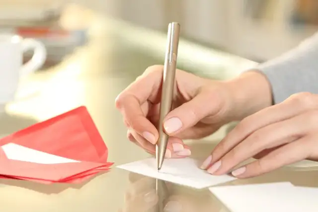 Jak napisać cytat: proste zasady i przykłady, które musisz znać