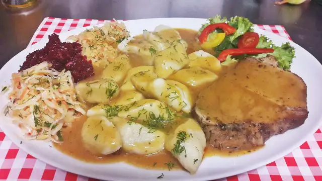 Obiady jak u mamy w Łebie – smak tradycji, który zachwyca