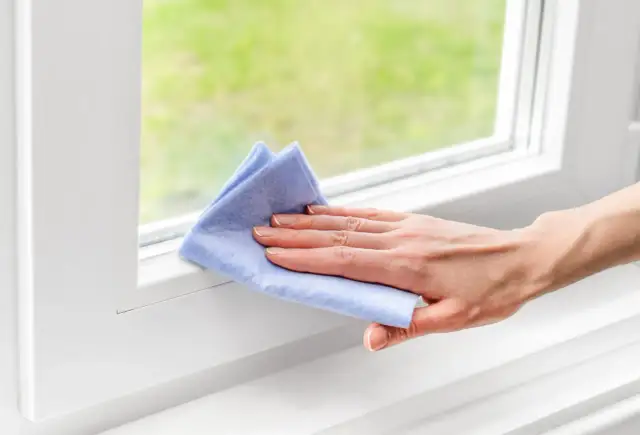 Jak usunąć farbę z ramy okna - skuteczne metody i porady