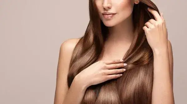 Henna do włosów: Jak stosować krok po kroku? Piękny kolor bez błędów