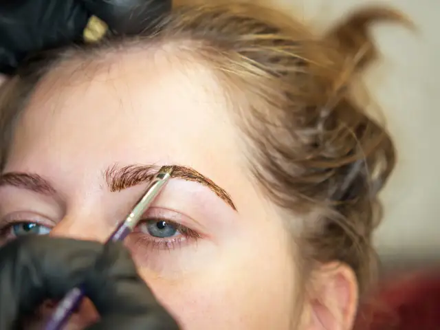 Henna: Co to jest? Rodzaje, zastosowania i bezpieczeństwo - Poradnik