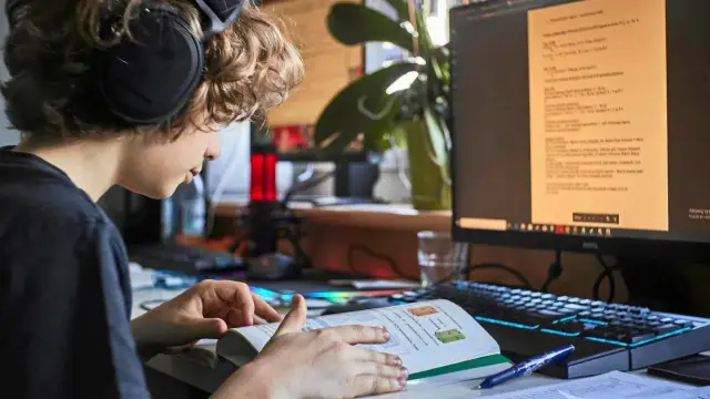 Zdalne nauczanie 2025/2026: Nie wróci! Co z jego skutkami?