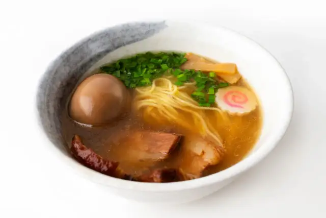 Gdzie kupić makaron ramen: najlepsze sklepy i oferty w Polsce