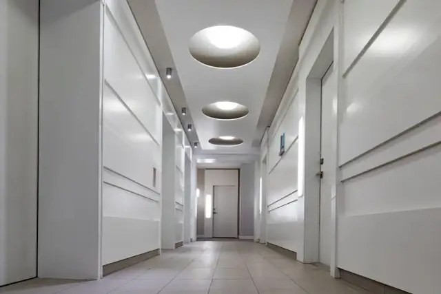 Oświetlenie korytarza w domu - Jak zaplanować i wybrać idealne lampy?