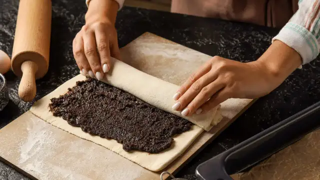 Czy ciasto drożdżowe tuczy? Sprawdź kalorie i wpływ na wagę