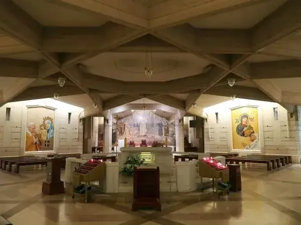 Ołtarz w sanktuarium Jana Pawła II: jego niezwykłe znaczenie i historia