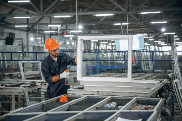 Co warto wiedzieć o różnicach między oknami dzielonymi poziomo a standardowymi