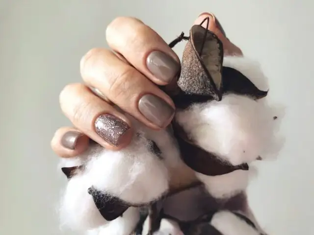 Manicure tytanowy co to? Odkryj jego zalety i proces aplikacji