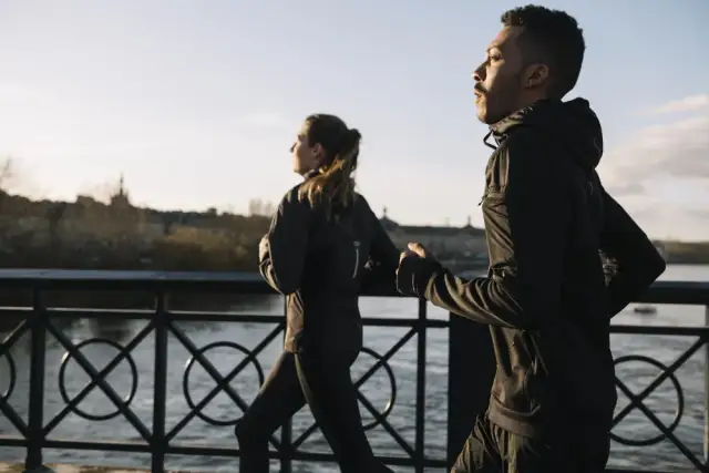 Bieganie zimą: jak się ubrać? Poradnik, by nie marznąć!