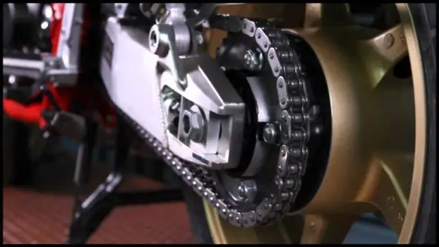 Motul C3 - najlepsze oleje silnikowe i smary do łańcuchów