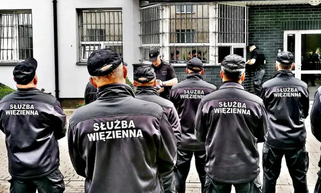 Ile może chorować funkcjonariusz służby więziennej? Poznaj kluczowe zasady