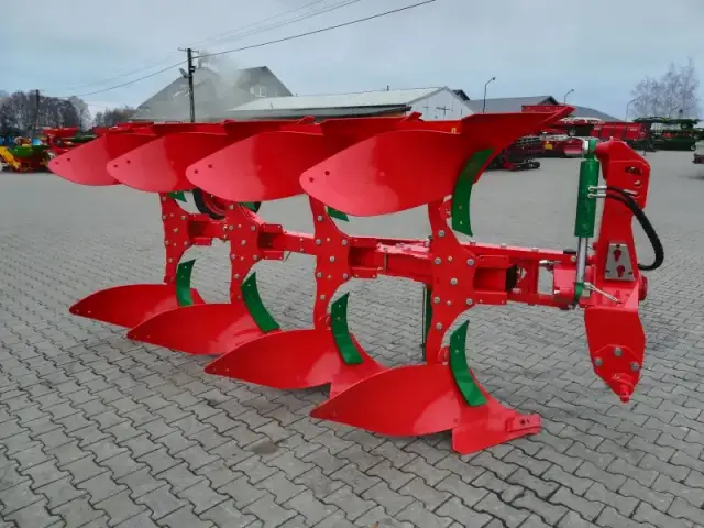 Pług obrotowy do ciągnika 100 KM: Wybierz mądrze i oszczędzaj!