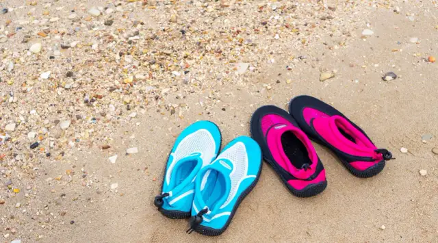 Jakie buty na jeżowce? Wybierz idealne i uniknij bólu!