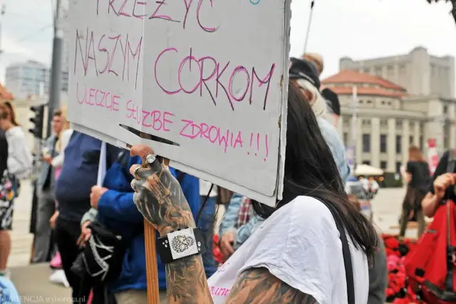 Klauzula sumienia u lekarza: Kiedy może odmówić i co z Twoimi prawami?