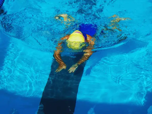 Jak szybko pływać żabką: techniki, które zwiększą twoją prędkość