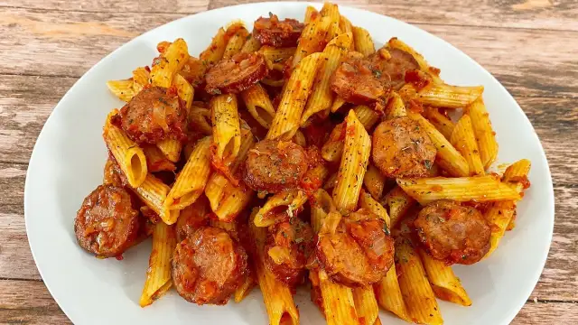 Co zrobić z kiełbasą na obiad? Pomysły, które zaskoczą!